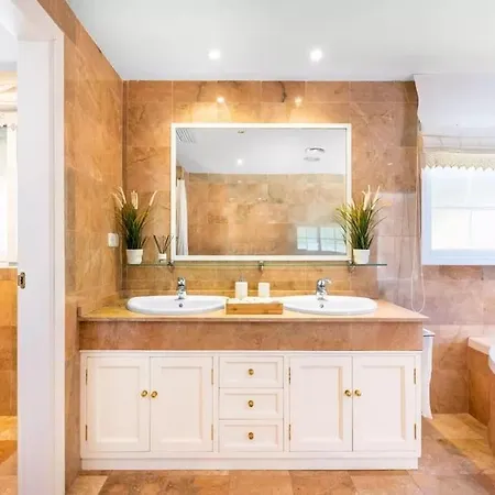 Spectacular Two Floor Penthouse Centre דירה *