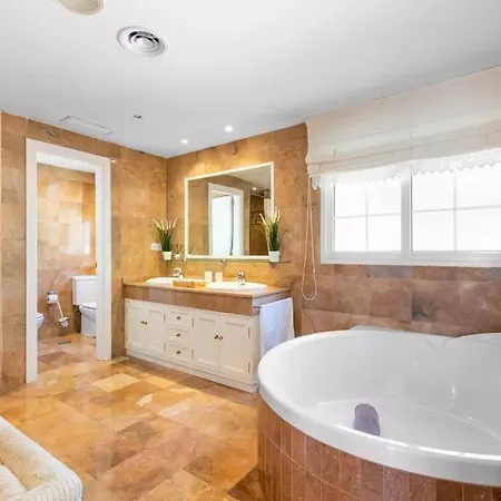 Spectacular Two Floor Penthouse Centre Марбелья