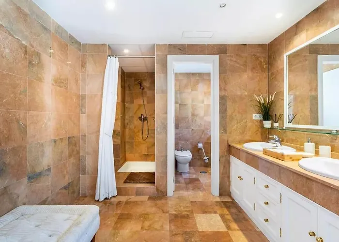 Spectacular Two Floor Penthouse Centre * 马尔韦利亚